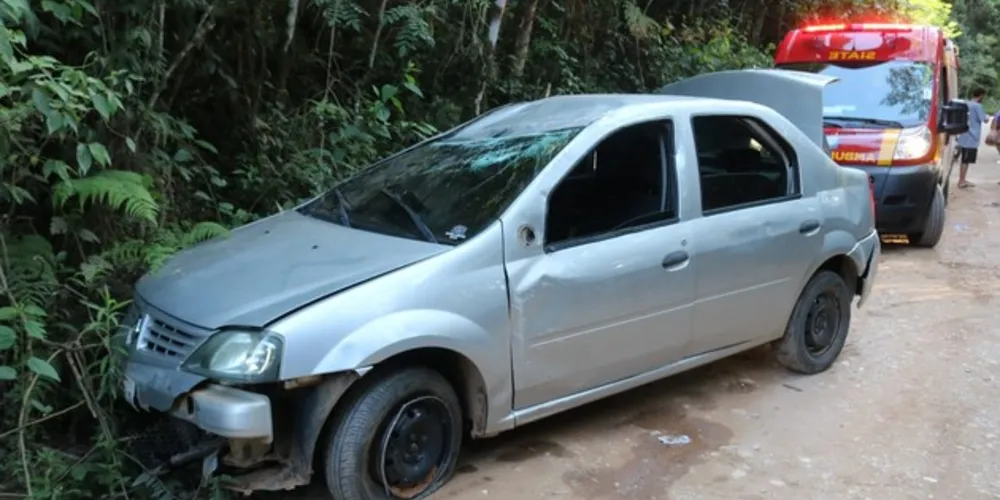Motorista foi levado ao hospital com lesões moderadas, sem risco à vida