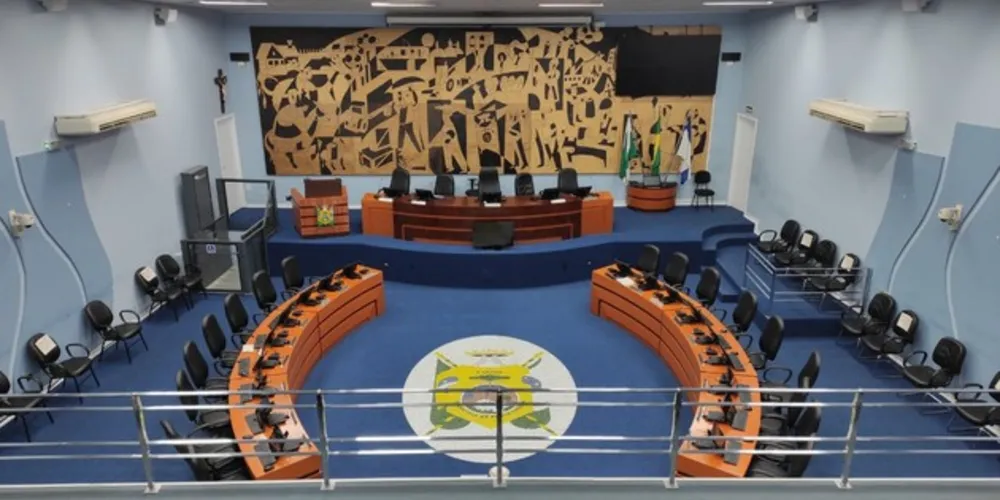 Legislativo segue com pauta escassa e sessões relâmpagos