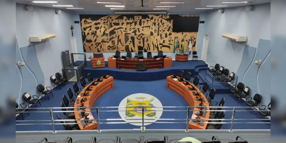 Legislativo segue com pauta escassa e sessões relâmpagos