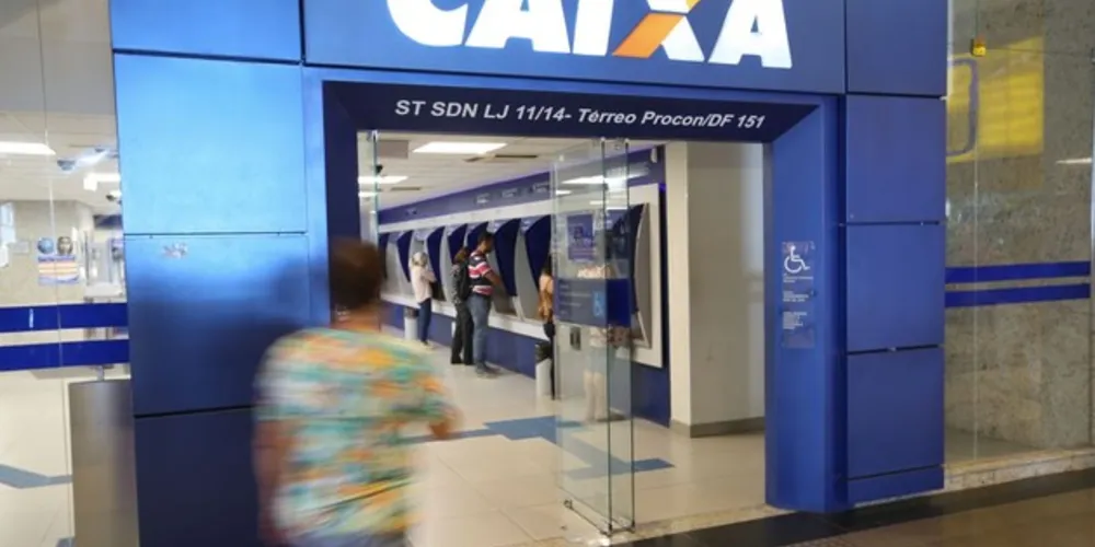 O contrato não está isento da incidência de juros remuneratórios, seguros e taxas. 