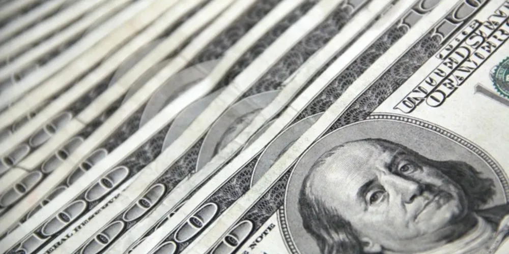 O dólar comercial fechou esta segunda-feira (23) vendido a R$ 5,433, com alta de R$ 0,0472 (+0,88%).