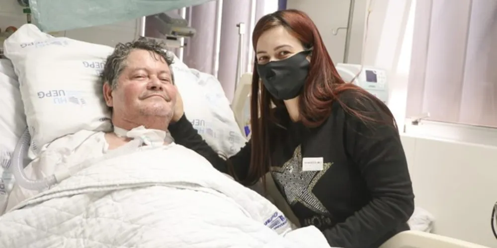 Paciente recebe alta após um ano de internamento na UTI