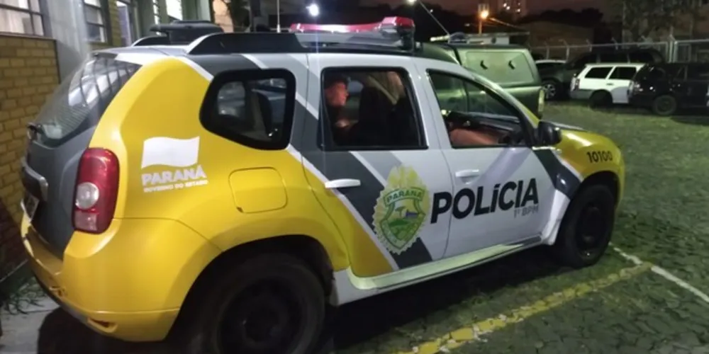 Vítima permaneceu amarrada a cadeira enquanto sofria ameaças de morte