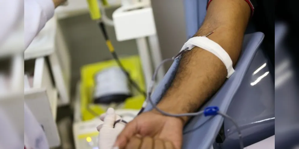 Prazo de espera para efetuar a doação é de 30 dias. Não há evidência de contaminação por transfusão de sangue, diz médica