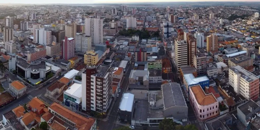 Primeira parcela geralmente é usada para pagar dívidas. Já segunda parcela é injetada diretamente no comércio