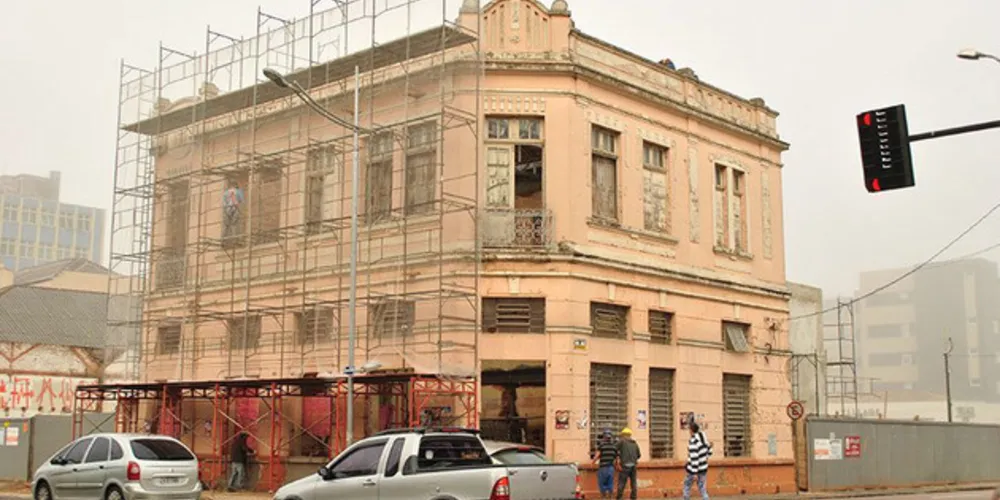 Livro Antes & Depois é um projeto que teve como objetivo refazer fotos de pontos históricos e conhecidos da cidade de Ponta Grossa