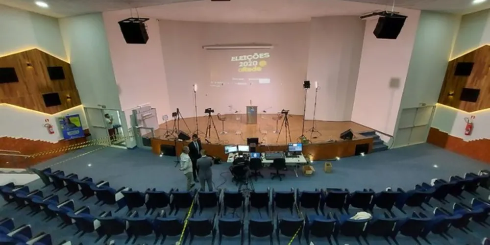 Imagem ilustrativa da imagem Veja os preparativos para o debate entre as prefeituráveis