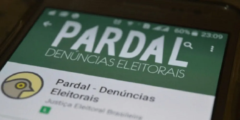 O aplicativo pode ser baixado no Google Play ou na App Store. O Pardal surgiu em 2014, sendo aprimorado ao longo de cada eleição.