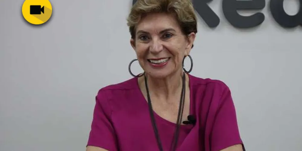 Imagem ilustrativa da imagem Elizabeth responde comentários de seguidores do portal aRede