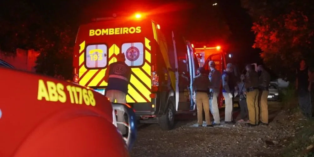 Esposa da vítima escutou os disparos e encontrou marido caído na frente de casa