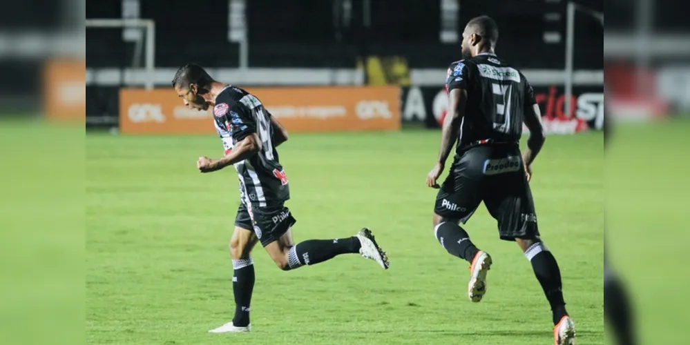 Vitória no clássico dá confiança para sequência do Fantasma na Série B