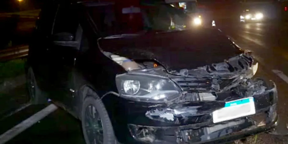 Criança estava na cadeirinha, mas bateu a cabeça na porta do carro