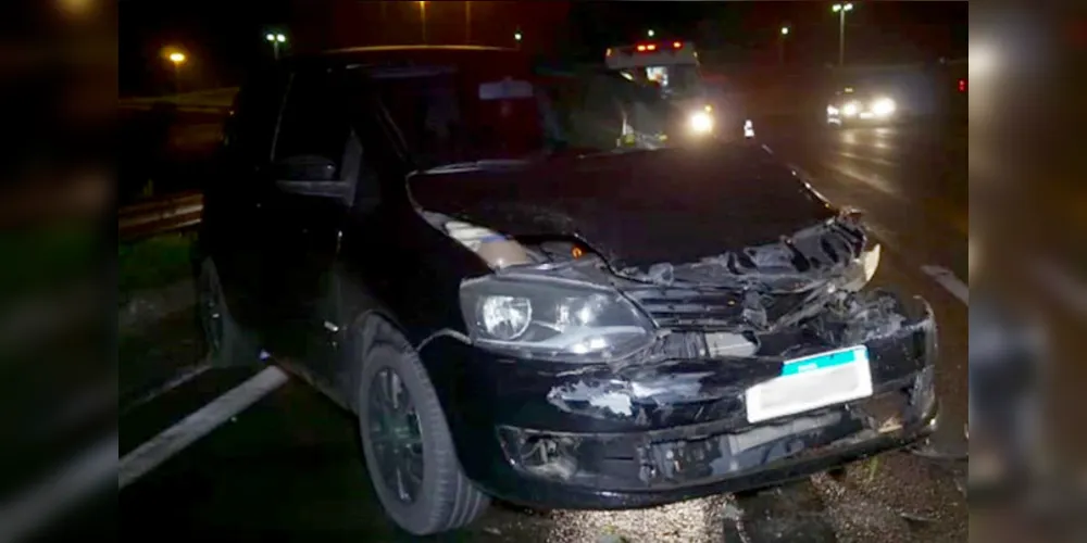 Criança estava na cadeirinha, mas bateu a cabeça na porta do carro