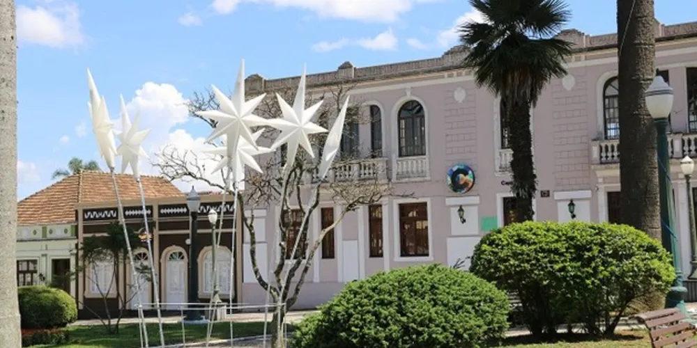 Castro já tem decoração natalina e “Natal de Estrelas” começa dia 5