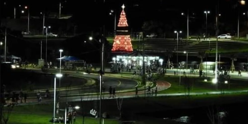 Imagem ilustrativa da imagem Lago de Olarias ganha árvore de Natal gigante