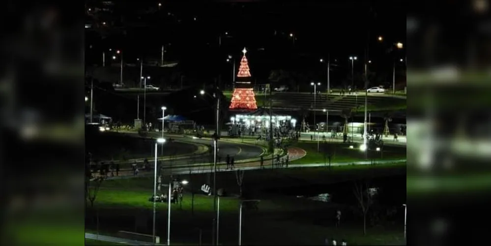 Imagem ilustrativa da imagem Lago de Olarias ganha árvore de Natal gigante
