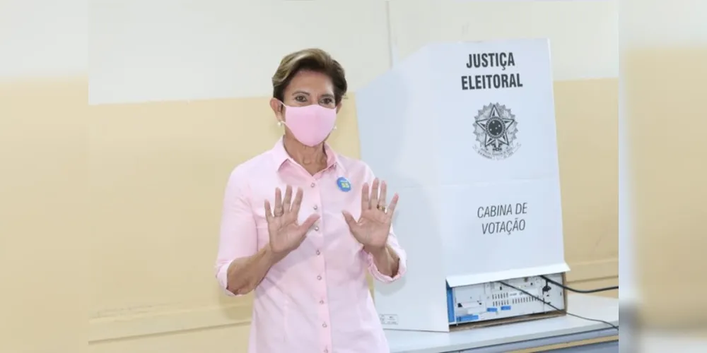 Candidata do PSD votou logo no período da manhã junto do vice, Capitão Saulo