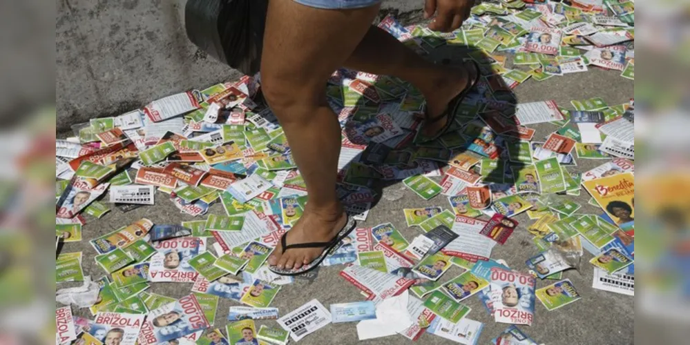 De acordo com relatório divulgado há pouco pelo ministério, foram apreendidos, até o momento, R$ 8,9 mil, além de cinco veículos.