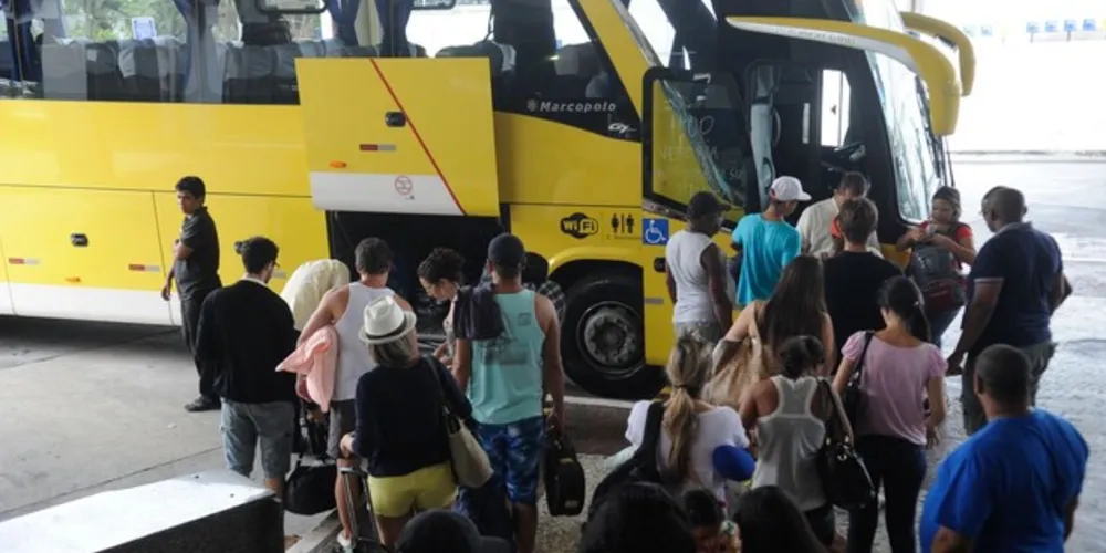 O serviço de transporte internacional continua suspenso, enquanto houver a restrição de entrada de estrangeiros no País. 