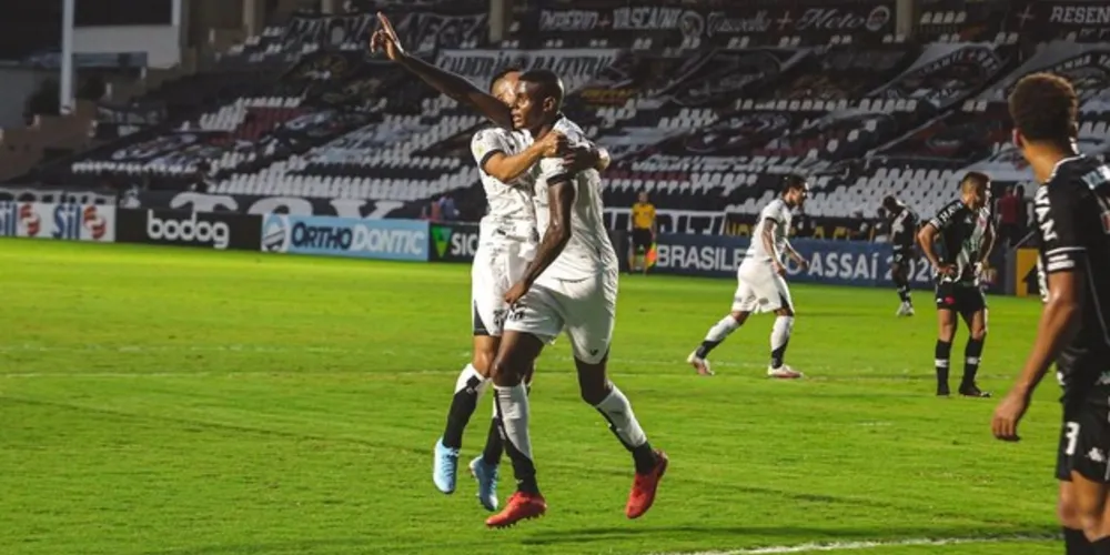 Vozão não tomou conhecimento do Vasco e venceu por 4 a 1