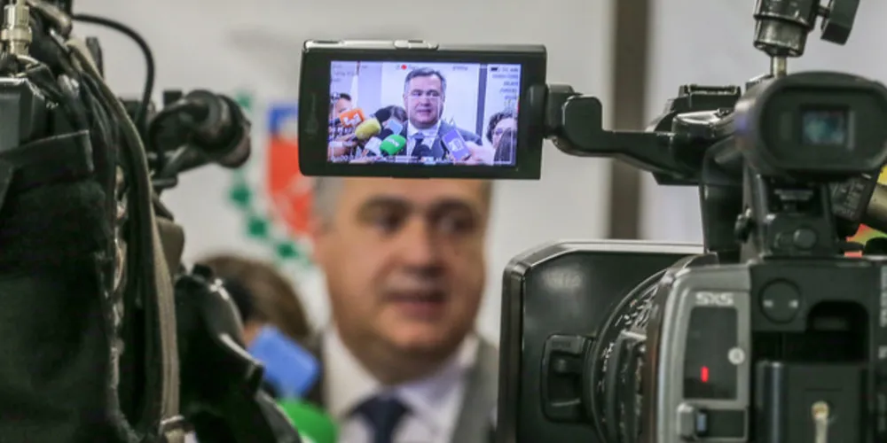 Segundo o secretário, o governo avalia implantar o toque de recolher das 23h às 5h em todo o estado para evitar a circulação do vírus.