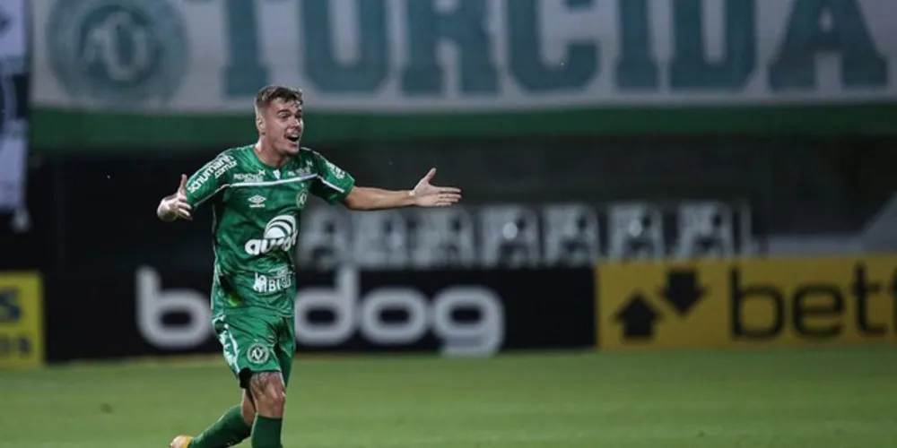 Chape chega aos 50 pontos e dispara no topo da Série B