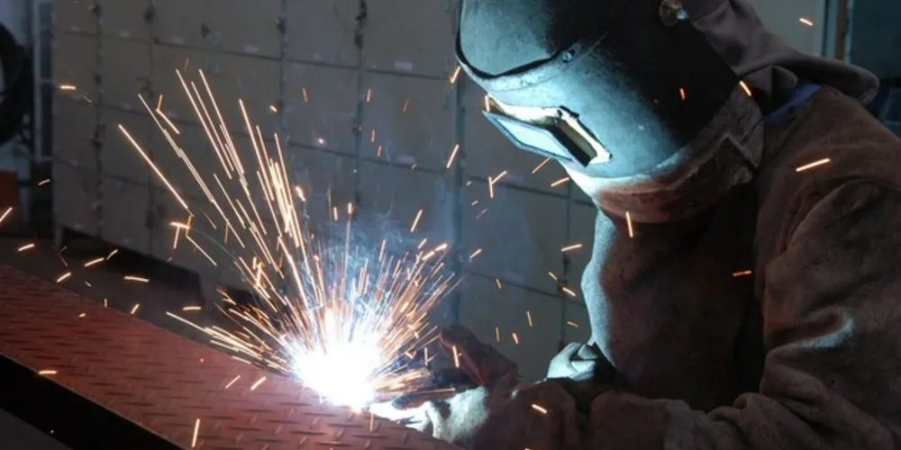 A categoria de Bens intermediários registrou queda de 0,2% e bens de consumo semi e não duráveis de 0,1%. 