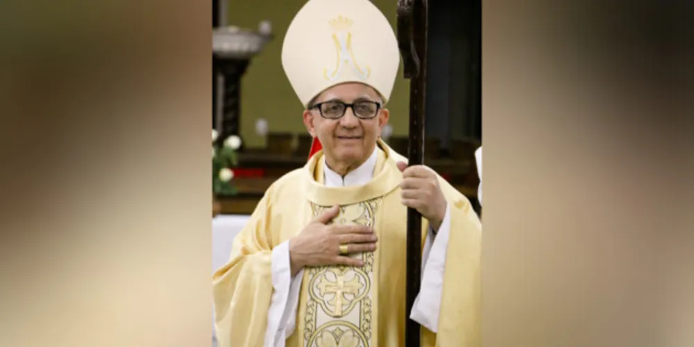 BRINDE A VIDA - O Bispo Dom Sérgio Arthur Brasqui receberá as felicitações pela passagem de seu aniversário nesta quinta-feira (3). Vale registrar, que Dom Sérgio celebra seus 72 anos de idade e neste ano completou 17 anos à frente da Diocese de Ponta Grossa. Da coluna RC os votos de saúde e disposição para continuar sendo esse exemplo de bondade, energia e alegria