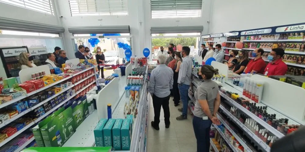A Loja oferece serviço de perfumaria, conveniência, manipulação e imensa variedade em produtos
