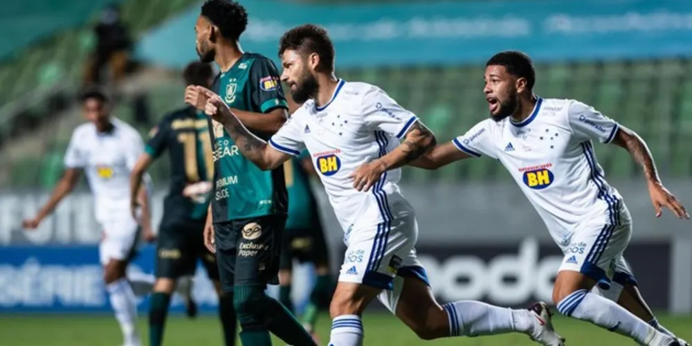 Raposa bate Coelho por 2 a 1 no estádio Independência