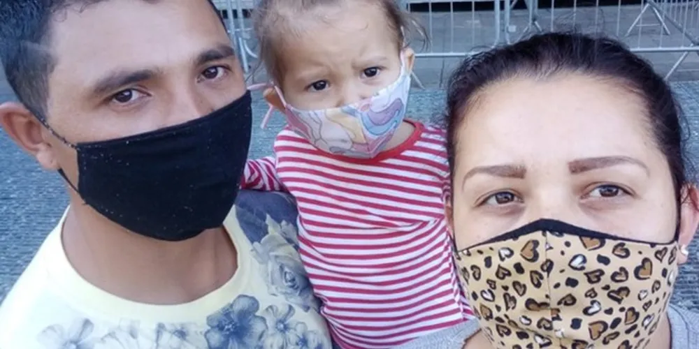 A menina sofre de muitas dores abdominais todos os dias, além de diarreia intensa e necessita fazer um exame que custa de R$5 mil a R$20 mil.