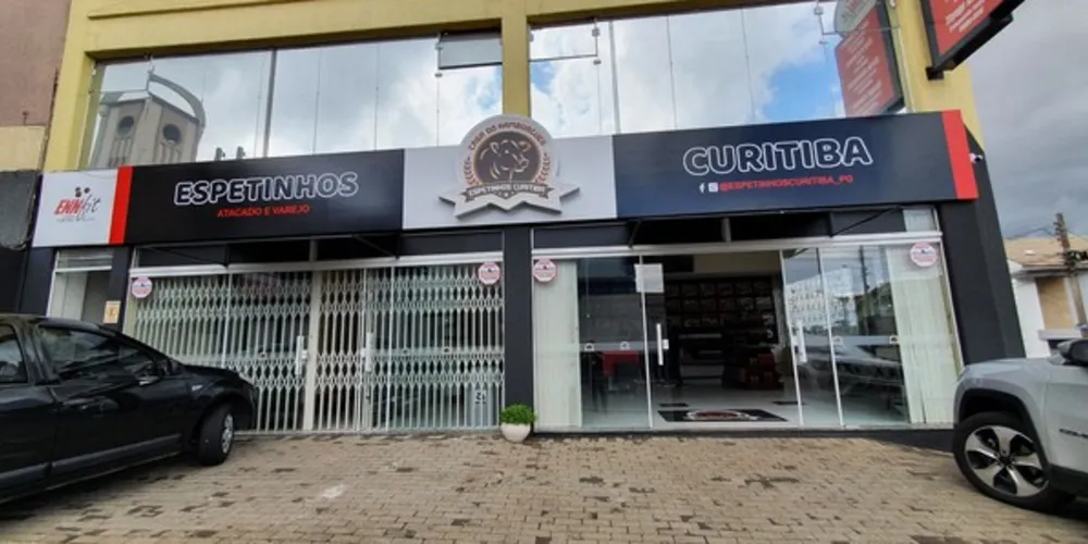Distribuidora conta com espetinhos bovinos, suínos, frangos, peixes, além de hambúrgueres e complementos para um bom churrasco