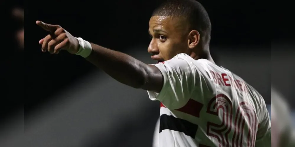 Vitória em jogo atrasado coloca o Tricolor na ponta do Brasileirão