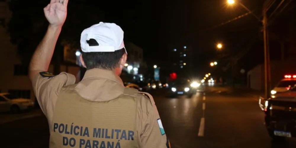 Foram realizados bloqueios de trânsito e abordagens em locais de grande circulação de pessoas