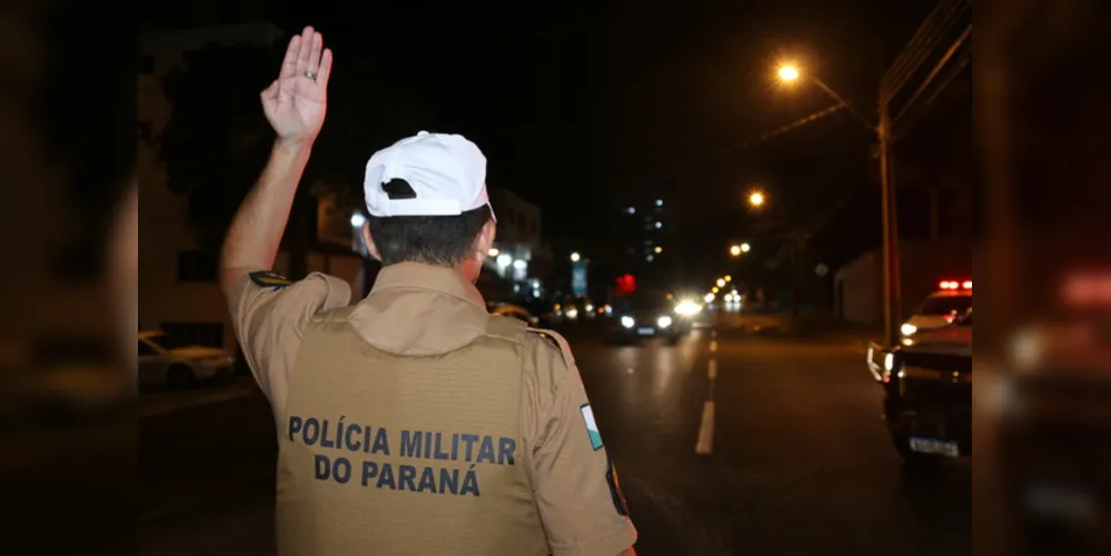 Foram realizados bloqueios de trânsito e abordagens em locais de grande circulação de pessoas