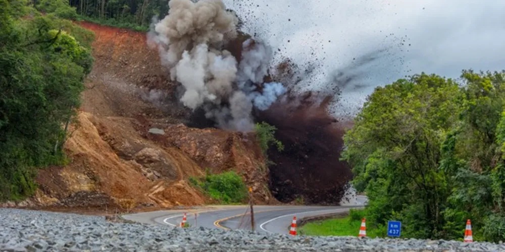 Detonações de rochas possibilitaram avanço da duplicação em diversas frentes pelo Paraná | 