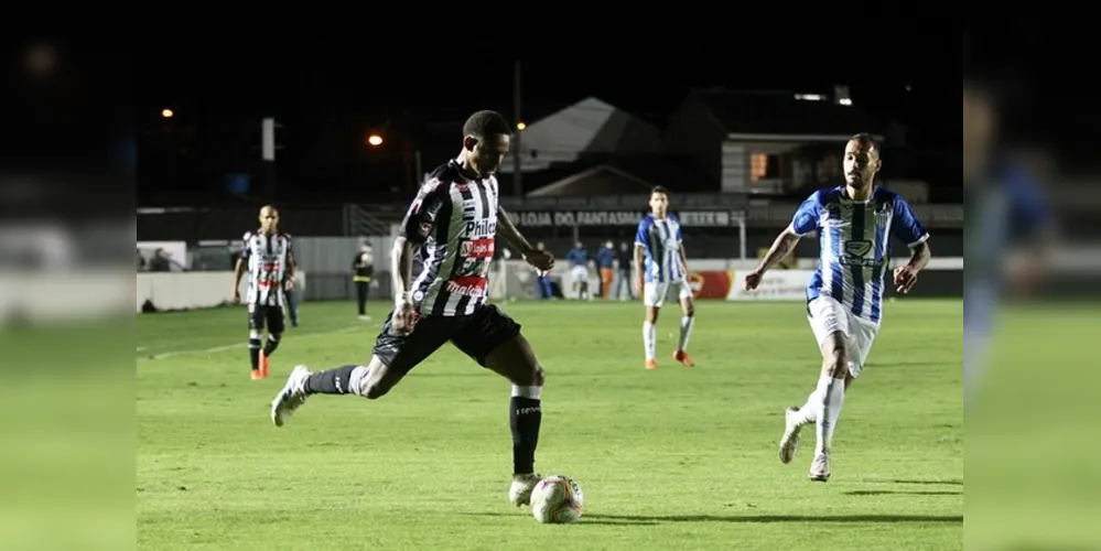 Fantasma saiu na frente e o adversário empatou no fim da partida