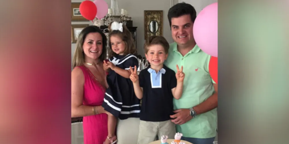 BDAY - O garotão Cesar Milléo de Oliveira Neto, filho de Maytê e Thiago Bertuol de Oliveira, celebrou a chegada de seus 5 anos no último domingo (06).  No registro, Cesar Neto com os pais: Maytê Milléo Oliveira e Thiago Bertuol de Oliveira e a irmã Isis Milléo Oliveira. Da coluna RC os votos de alegrias e realizações