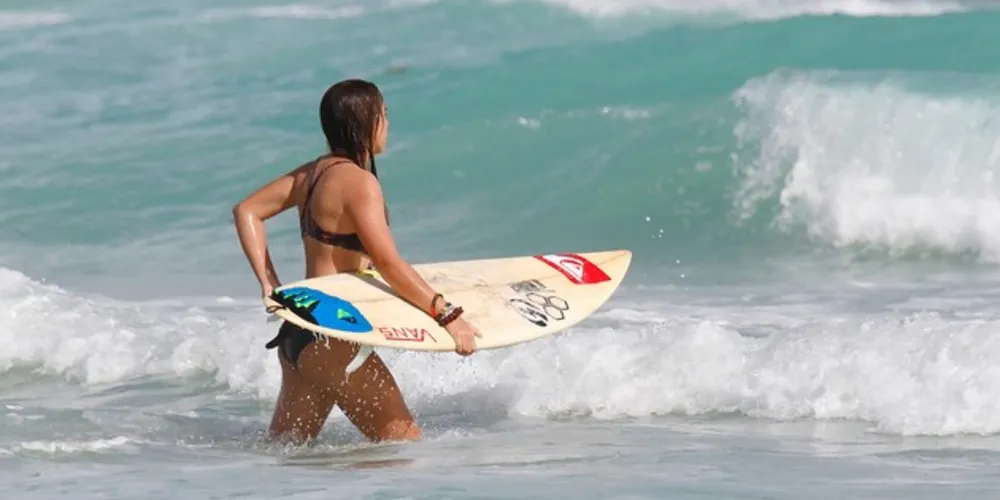 Imagem ilustrativa da imagem Surfe: Tatiana Weston-Webb avança para quartas de final