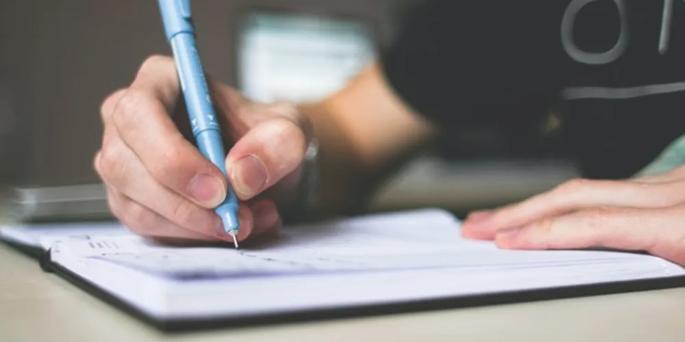 Os participantes devem apresentar, obrigatoriamente, passaporte ou documento de identificação original com foto, válido no país de realização do exame. 
