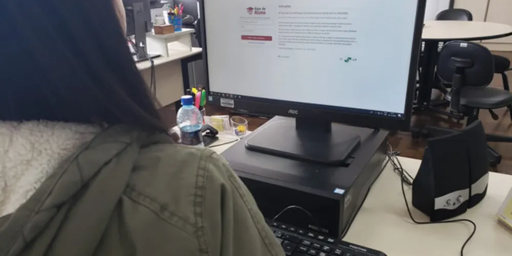 A confirmação das vagas, tanto para matrícula inicial quanto para rematrícula, é online.