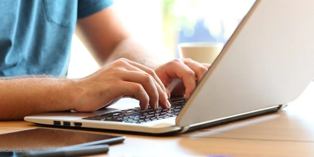 Aproximadamente 8 milhões de pessoas seguiam trabalhando desta forma até setembro.