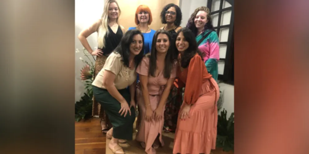 MODA - Na última semana, aconteceu a formatura das alunas do curso de Designer de Moda da Casa Leonardo e Fernanda Nadal. As empresárias Fernanda Nadal e Cristina Sá receberam as formandas para um coquetel de encerramento de curso