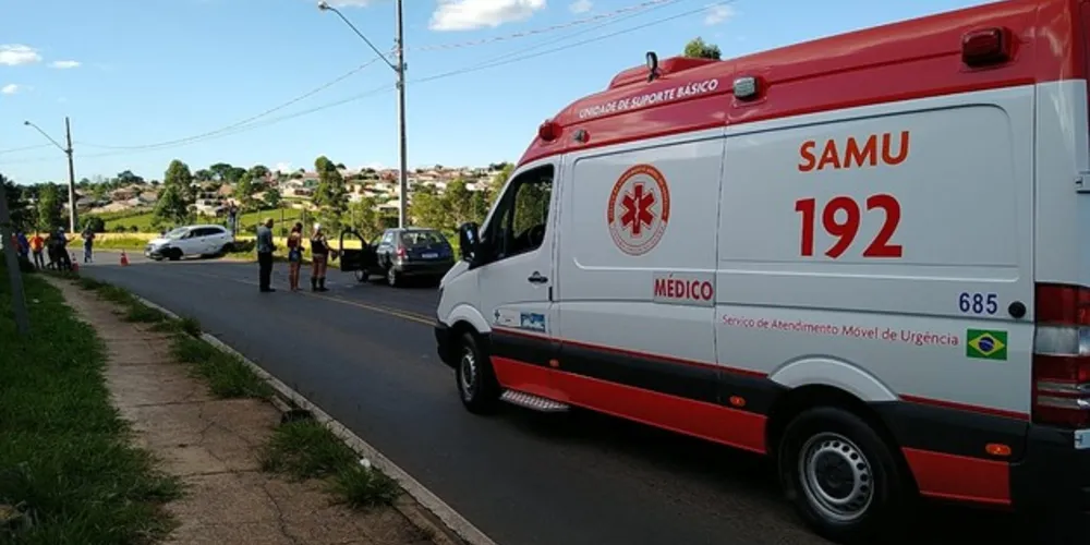 Imagem ilustrativa da imagem Acidente entre carros e moto deixa dois mortos em PG