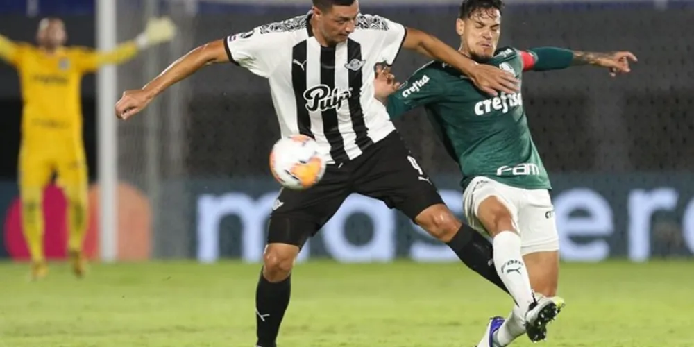 Alviverde jogou mal e sofreu no duelo contra paraguaios 