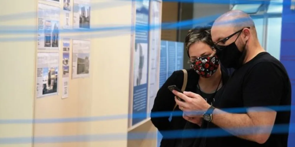 A partir de 1º de dezembro, grupos de até cinco pessoas por dia visitaram a exposição mediante agendamento e os devidos controles sanitários.