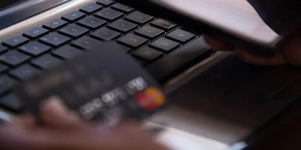 Pesquisa aponta que 54% dos brasileiros vão realizar compras de fim de ano no comércio eletrônico