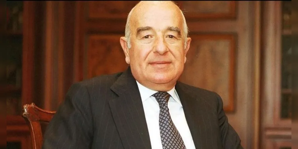 No último ranking de bilionários da revista Forbes Brasil, o banqueiro foi considerado o homem mais rico do país, com fortuna estimada em R$ 119,08 bilhões.