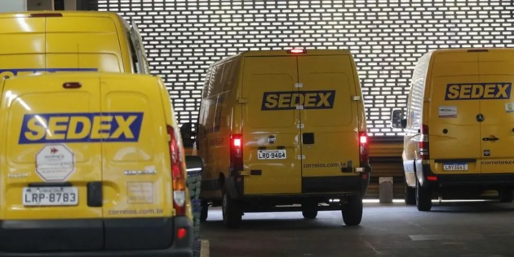 Neste ano, os Correios devem renovar cerca de 20% da frota de furgões e 40% das motos que fazem as entregas de encomendas e correspondências. 