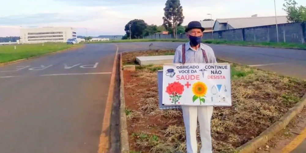 Senhor esteve agradecendo os profissionais da saúde